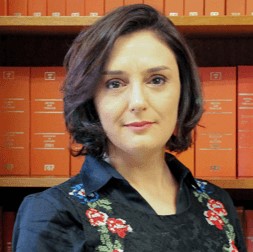 Dra. Adriana Espíndola Corrêa